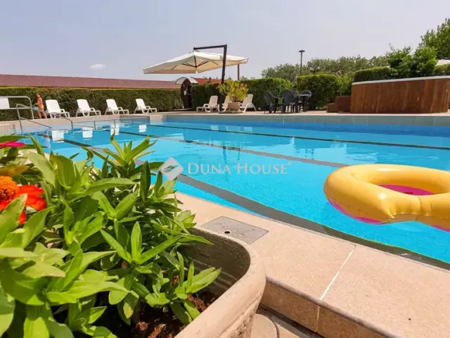 Eladó kereskedelmi és ipari ingatlan Baks 1062 nm