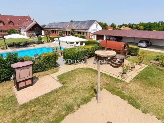 Eladó kereskedelmi és ipari ingatlan Baks 1062 nm