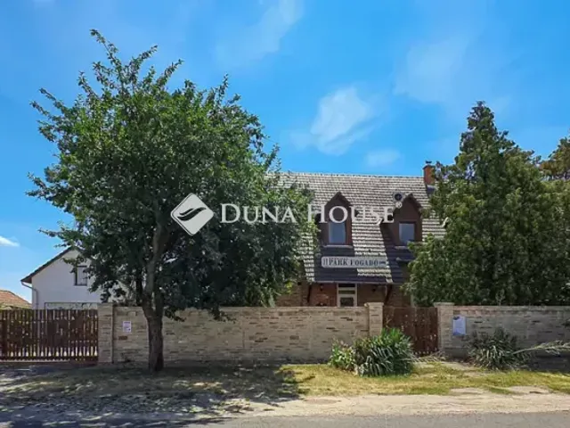 Eladó kereskedelmi és ipari ingatlan Baks 1062 nm