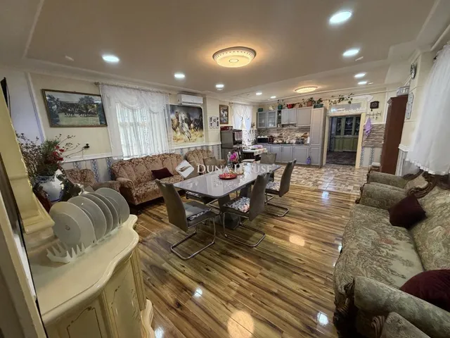 Eladó ház Szarvas 270 nm