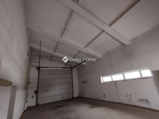 Eladó kereskedelmi és ipari ingatlan Újszentiván 300 nm