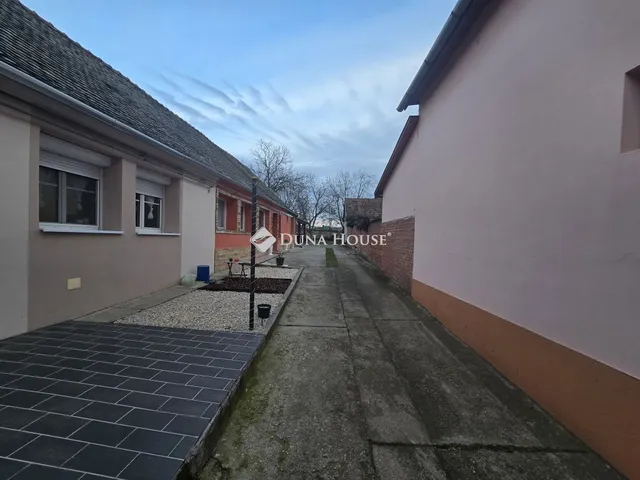 Eladó lakás Baja, Dózsa György út 100 nm