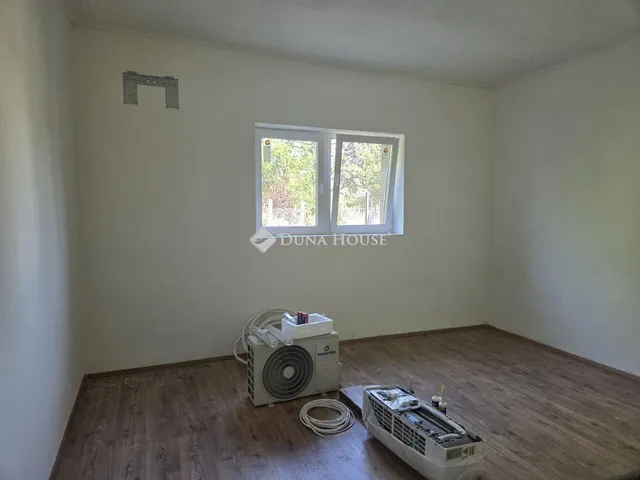Eladó lakás Szob, Petőfi Sándor utca 40 nm
