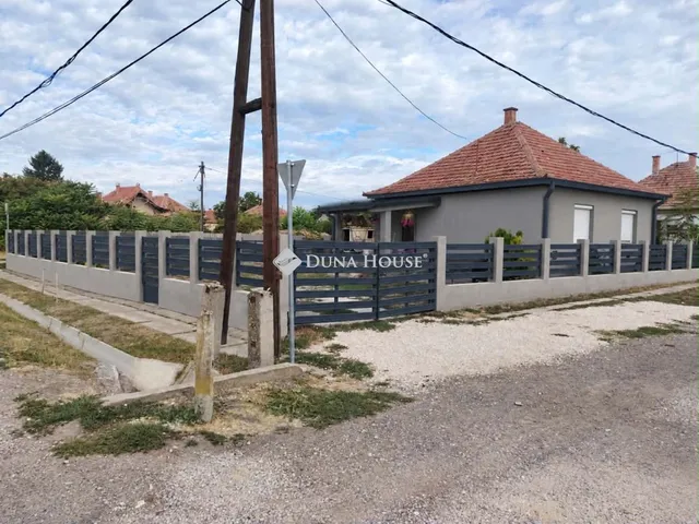 Eladó ház Újszász 70 nm