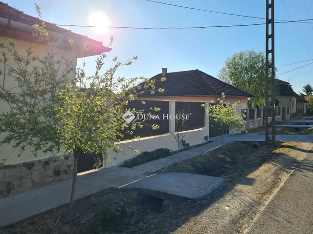 Eladó ház Vácszentlászló 90 nm