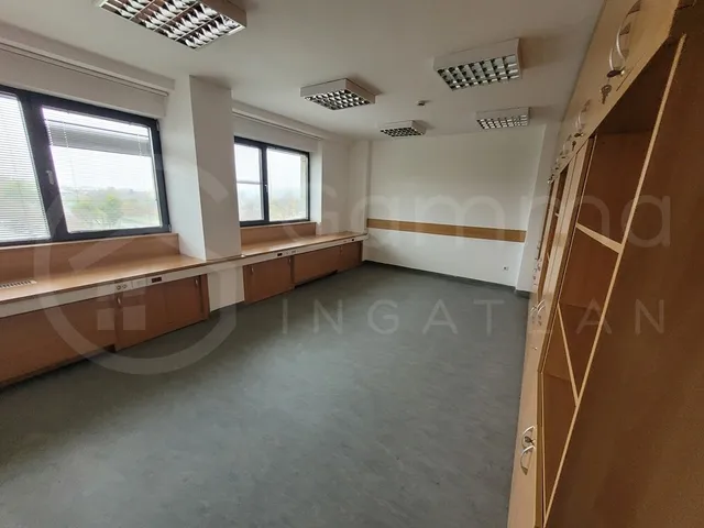 Kiadó kereskedelmi és ipari ingatlan Miskolc, Egyetemváros 15 nm