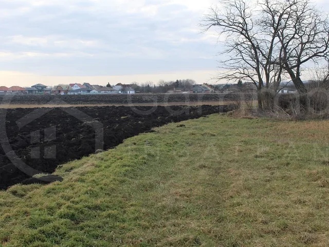 Eladó telek Kistokaj 2800 nm