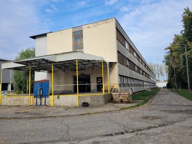 Eladó kereskedelmi és ipari ingatlan Tiszaújváros 4320 nm