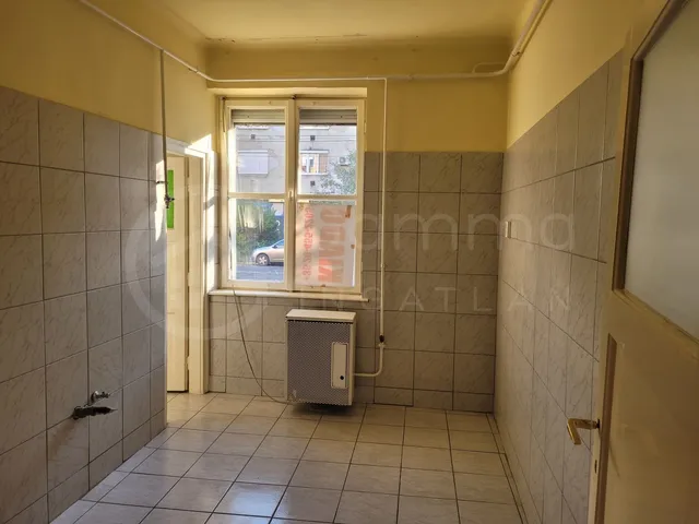 Kiadó kereskedelmi és ipari ingatlan Miskolc, Belváros 38 nm