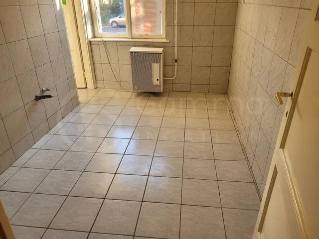 Kiadó kereskedelmi és ipari ingatlan Miskolc, Belváros 38 nm