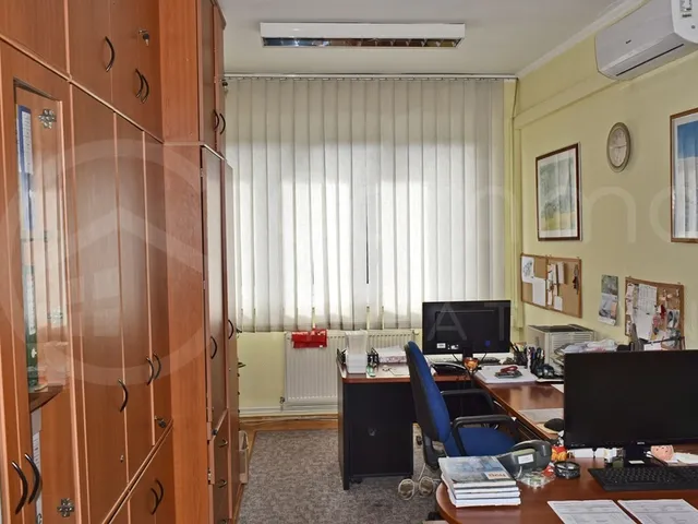 Eladó kereskedelmi és ipari ingatlan Miskolc, Szentpéteri kapu 2200 nm