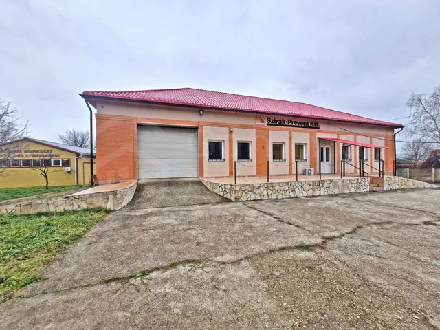 Eladó kereskedelmi és ipari ingatlan Kurityán 4680 nm