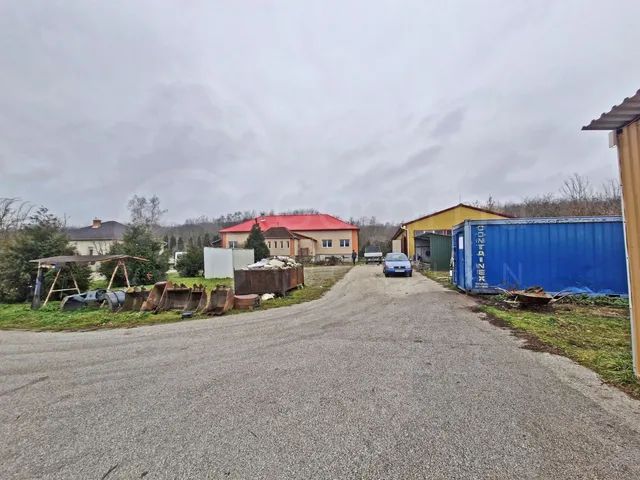 Eladó kereskedelmi és ipari ingatlan Kurityán 4680 nm