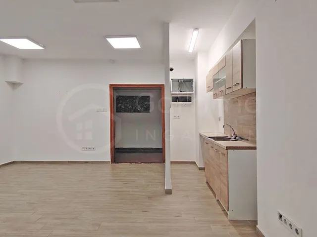 Kiadó kereskedelmi és ipari ingatlan Miskolc, Belváros 34 nm