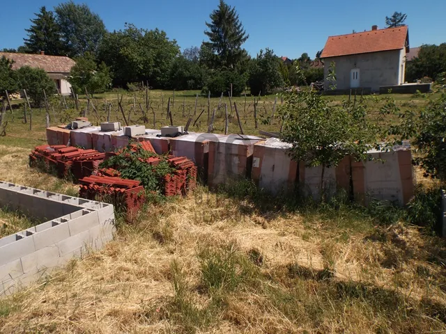 Eladó mezőgazdasági ingatlan Pápa, Öreghegy 1920 nm