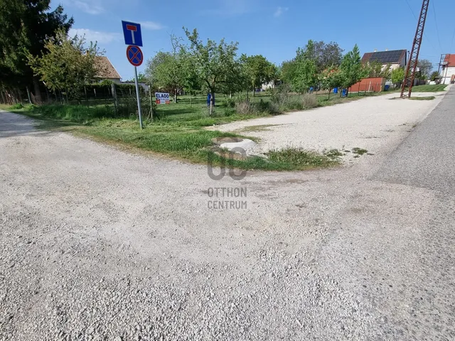 Eladó telek Pápa, Borsosgyőr 673 nm