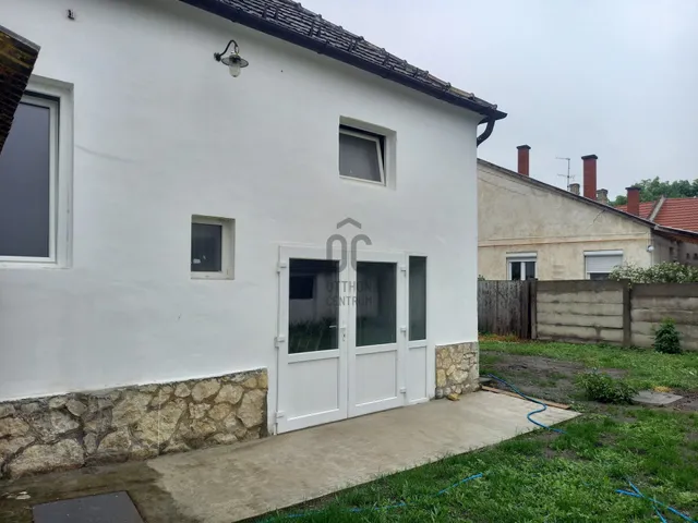 Eladó ház Pápa, Erzsébetváros 204 nm