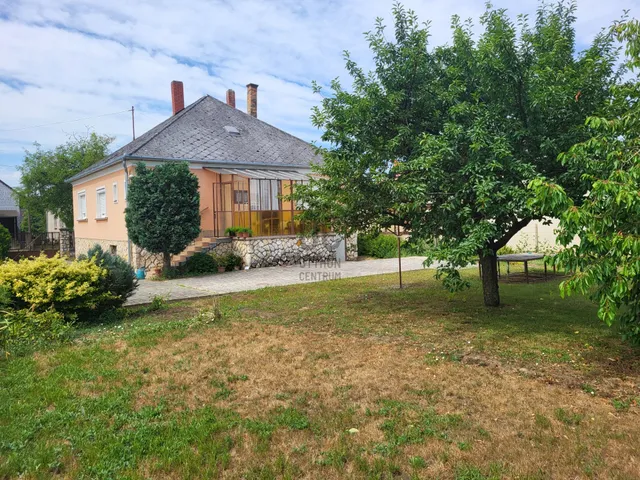 Eladó ház Pápa, Felsőváros 98 nm
