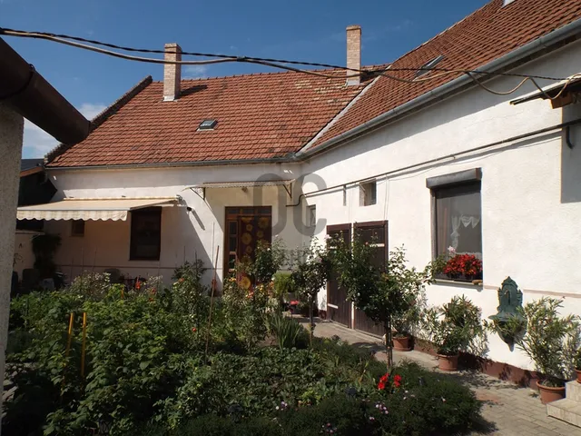 Eladó ház Pápa, Alsóváros 96 nm