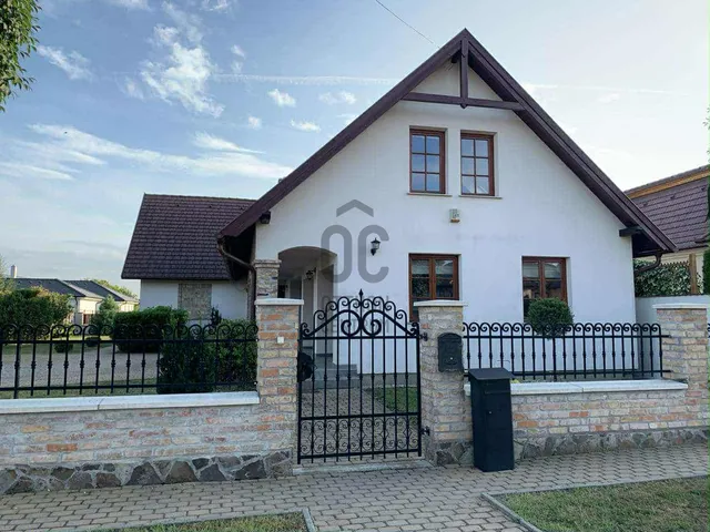 Eladó ház Pápa, Bocsor-városrész 205 nm