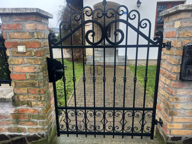 Eladó ház Pápa, Bocsor-városrész 205 nm