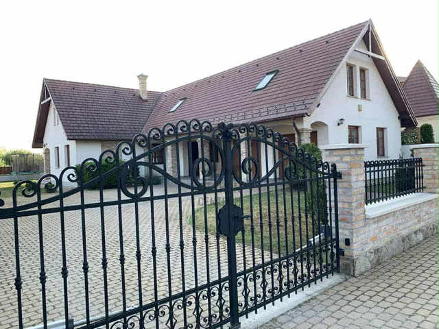 Eladó ház Pápa, Bocsor-városrész 894 nm
