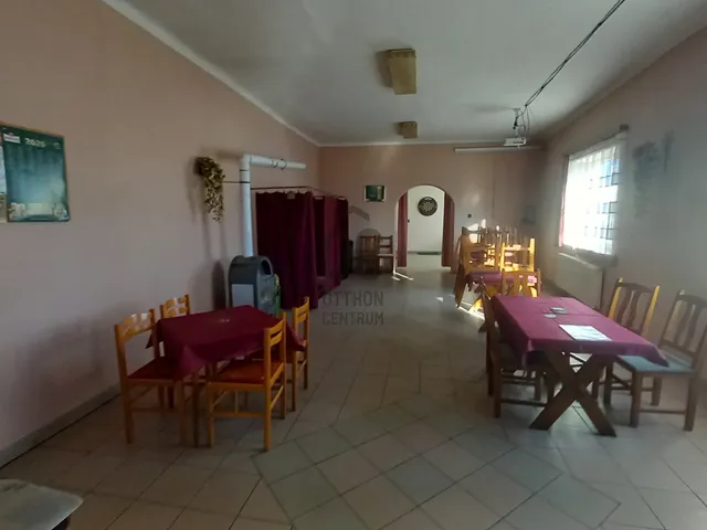Eladó kereskedelmi és ipari ingatlan Szany 221 nm
