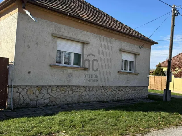 Eladó ház Pápa, Tókert 76 nm