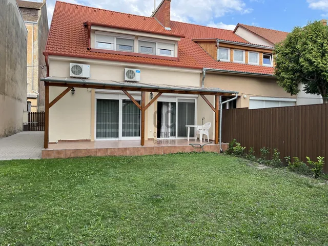 Eladó lakás Pápa, Belváros 101 nm