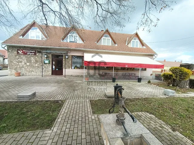 Eladó kereskedelmi és ipari ingatlan Nagyalásony 328 nm