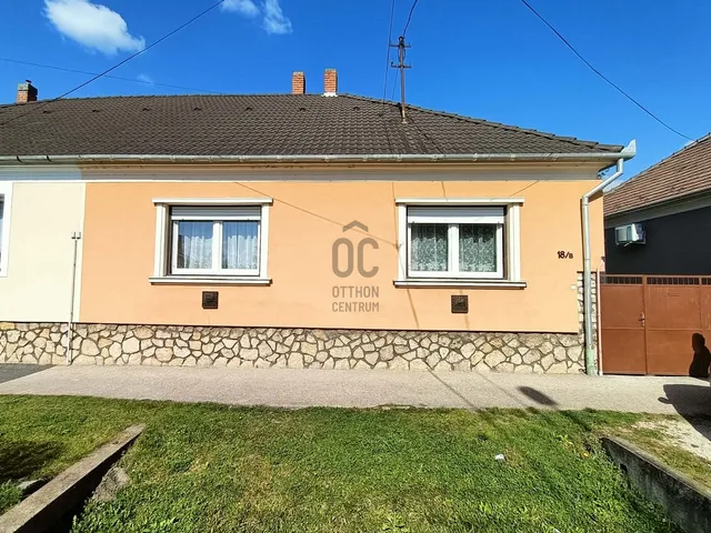 Eladó ház Pápa, Tókert 74 nm