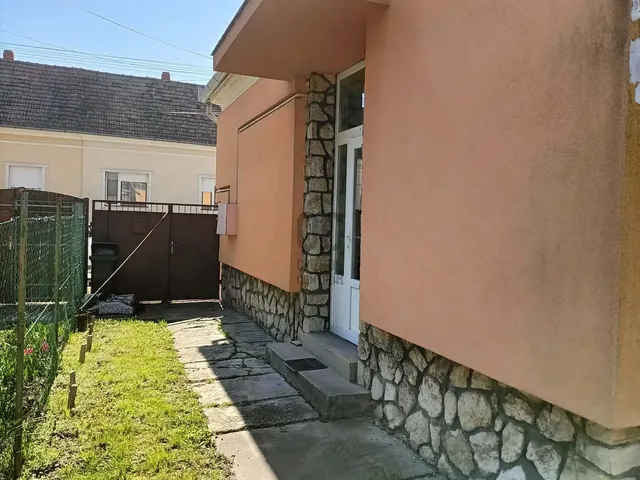 Eladó ház Pápa, Tókert 74 nm