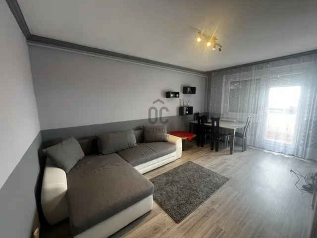 Eladó lakás Pápa, Vajda Péter-lakótelep 28 nm