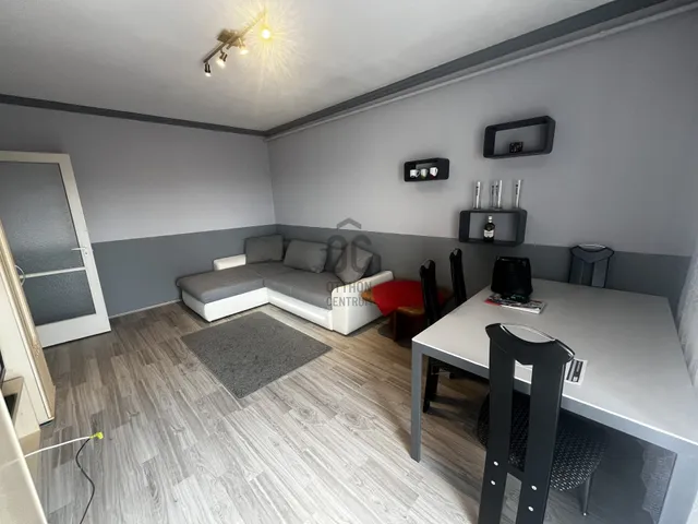 Eladó lakás Pápa, Vajda Péter-lakótelep 28 nm