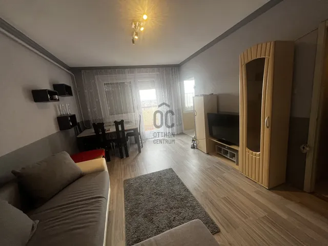 Eladó lakás Pápa, Vajda Péter-lakótelep 28 nm