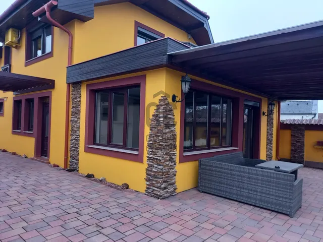 Kiadó ház Pápa, Alsóváros 120 nm