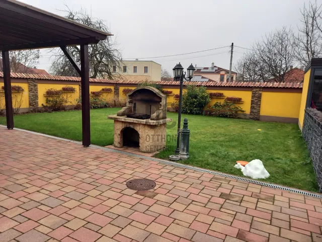 Kiadó ház Pápa, Alsóváros 120 nm