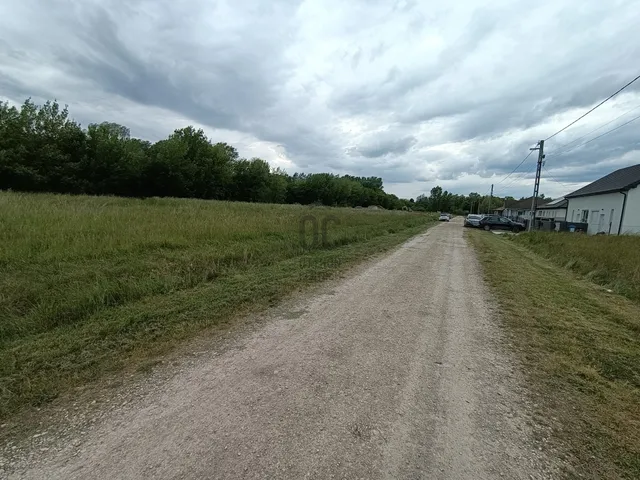 Eladó telek Pápa 600 nm