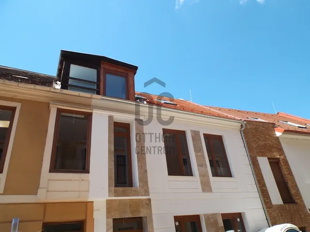 Eladó lakás Pápa, Belváros 42 nm