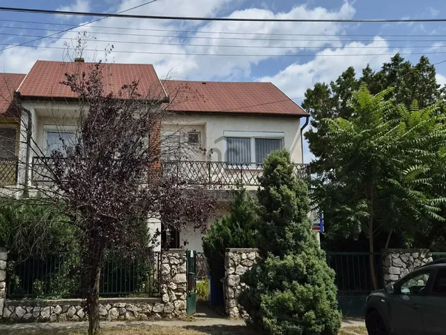 Eladó lakás Pápa, Bocsor-városrész 102 nm