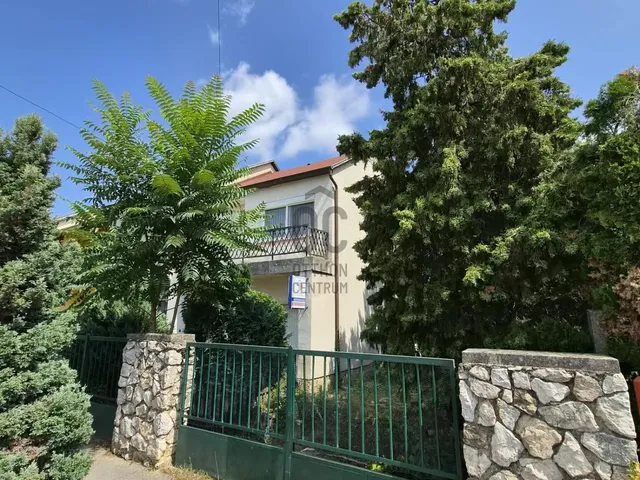 Eladó lakás Pápa, Bocsor-városrész 102 nm