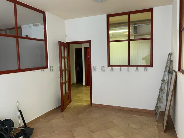 Kiadó kereskedelmi és ipari ingatlan Fót 107 nm