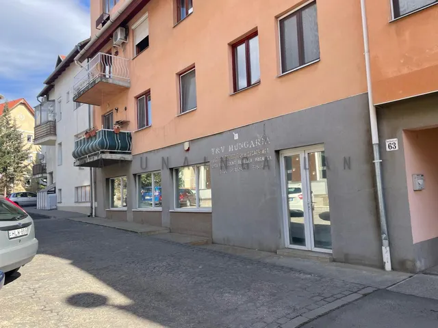 Kiadó kereskedelmi és ipari ingatlan Fót 107 nm