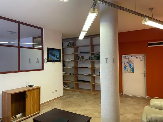 Kiadó kereskedelmi és ipari ingatlan Fót 107 nm