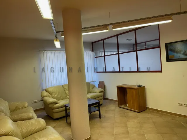 Kiadó kereskedelmi és ipari ingatlan Fót 107 nm