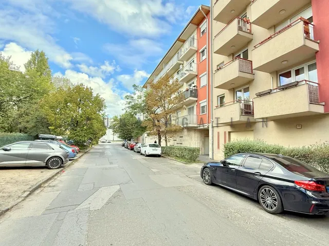 Eladó garázs Budapest XIV. kerület, Törökőr 12 nm