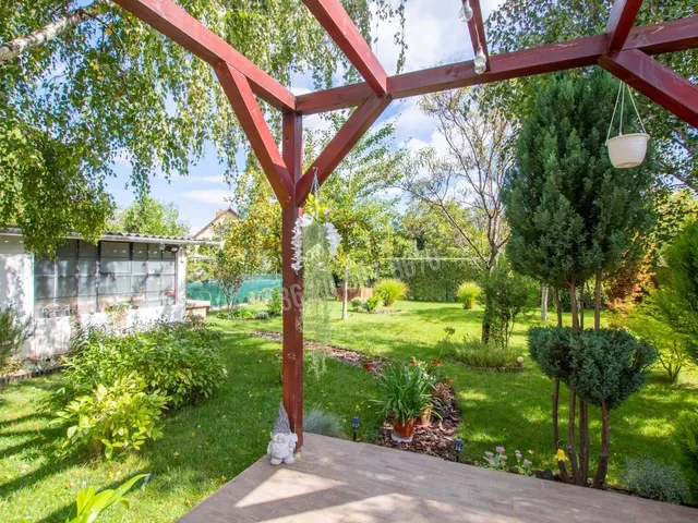 Eladó ház Budapest XVIII. kerület, Gloriett-telep 192 nm