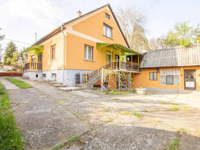 Eladó ház Gyömrő 180 nm