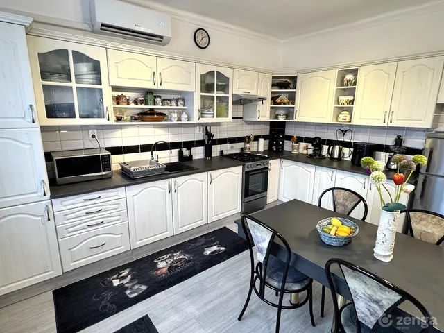 Eladó ház Nyíregyháza, Oros 250 nm