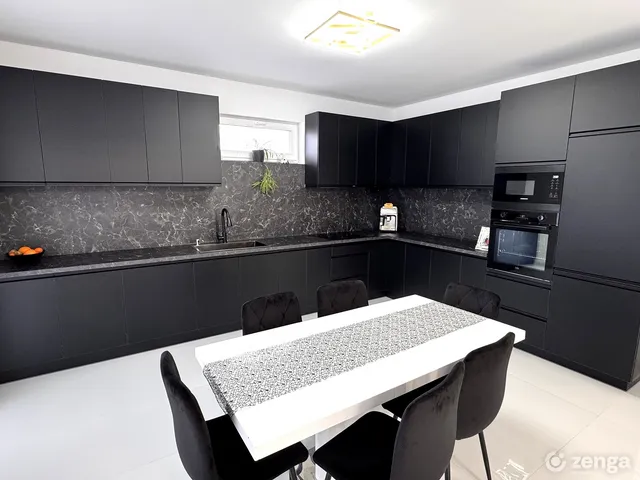 Eladó ház Nyíregyháza, Újkistelekiszőlő 180 nm